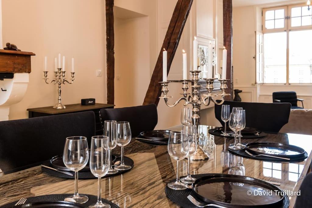Suites Mana - Matahina Avec Vue Superbe Sur La Place Ducale Et Parking Prive Inclus Charleville-Mézières Exterior foto