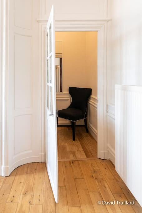 Suites Mana - Matahina Avec Vue Superbe Sur La Place Ducale Et Parking Prive Inclus Charleville-Mézières Exterior foto