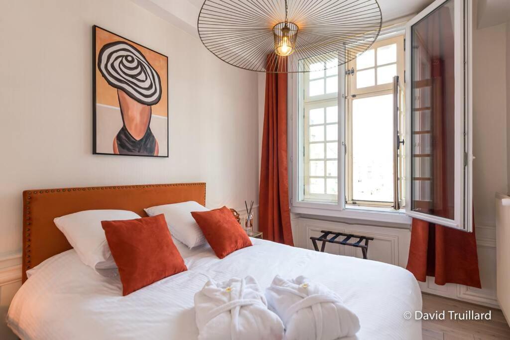 Suites Mana - Matahina Avec Vue Superbe Sur La Place Ducale Et Parking Prive Inclus Charleville-Mézières Exterior foto